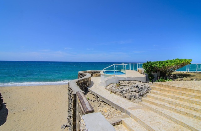 Luxury condo on private sandy beach, with pool, A/C, internet, cable TV