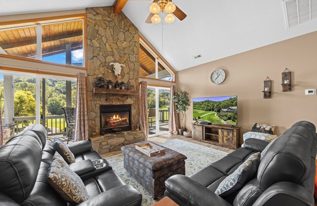 Luxury Condo w/Resort Golf Course View, Washer & Dryer, Amenities, Easy Access!