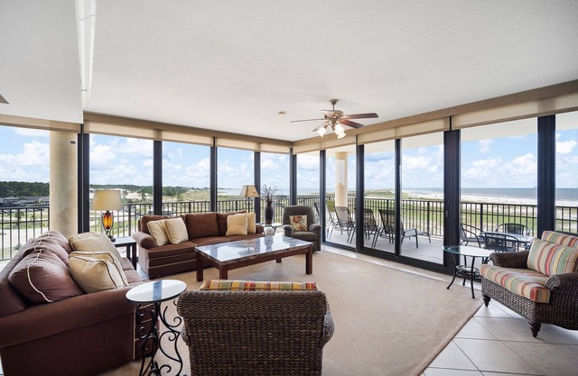 Luxury Corner Condo on the 5th Floor with Panoramic Views of Dauphin Island