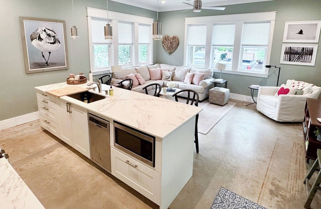 Luxury Cottage|Pickleball, Dining & Downtown Walks