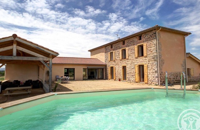Luxury cottage with spa, pool and sauna, pet-friendly in Pinay