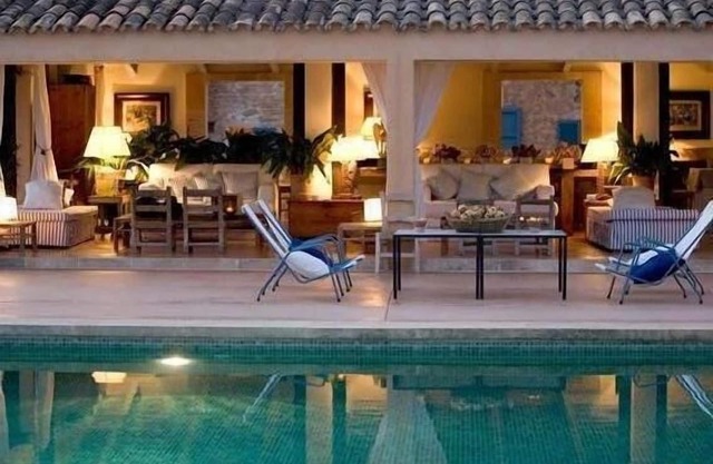 Luxury Country Estate Ideal for Large Groups, Domestic svs Included