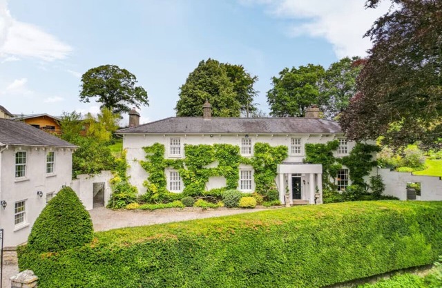 Luxury Cowbridge Manor House with outdoor swimming pool