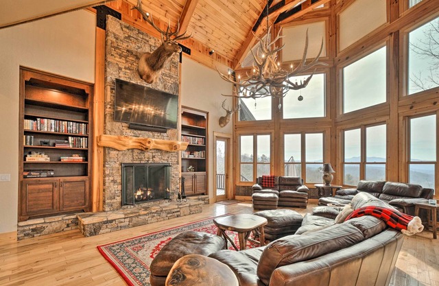 Luxury Dog-Friendly Cabin Rental in Franklin