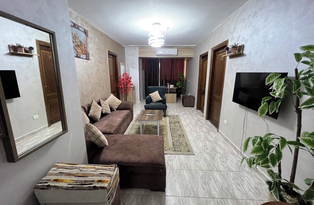 Luxury Downtown Apartment with Stunning View – 3 Bedrooms, Sleeps 8, 2 Bathroom