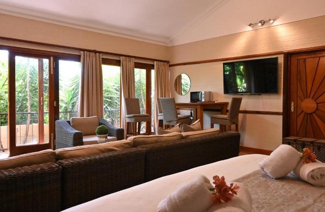 LUXURY EN-SUITE ROOM WITH LOUNGE @ 4 STAR GUEST HOUSE