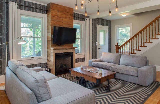 Luxury Farmhouse Retreat with Jacuzzi, Skate/Swim Pond & AC!