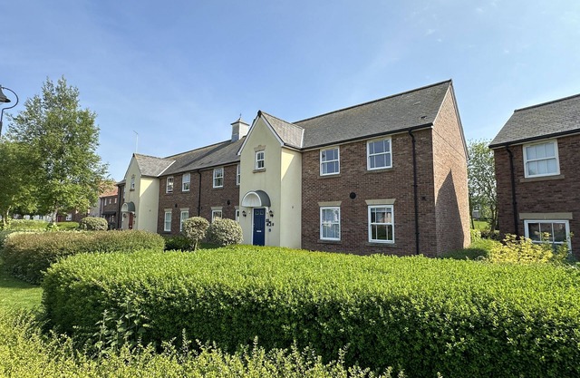 Luxury first floor apartment sleeping 3 in 1 king sized bedroom.