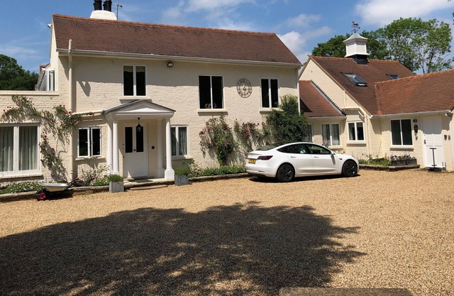Luxury flat with secure parking, rose garden and croquet lawn.