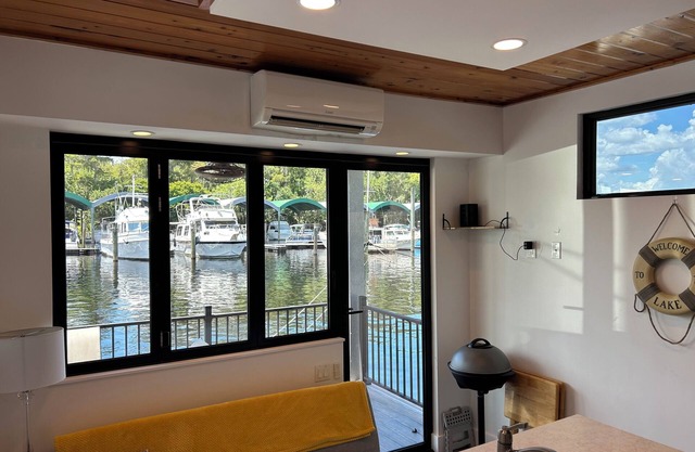 Luxury Floating House - Boat Tree Marina on St. John’s River, Sanford