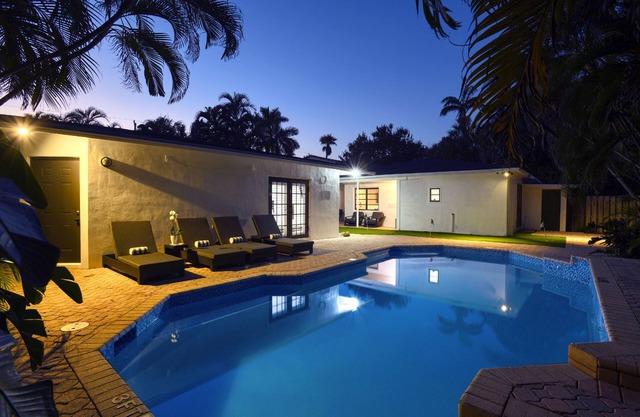 Luxury FTL Compound: Private Pool & Putting Green, Near Las Olas Blvd