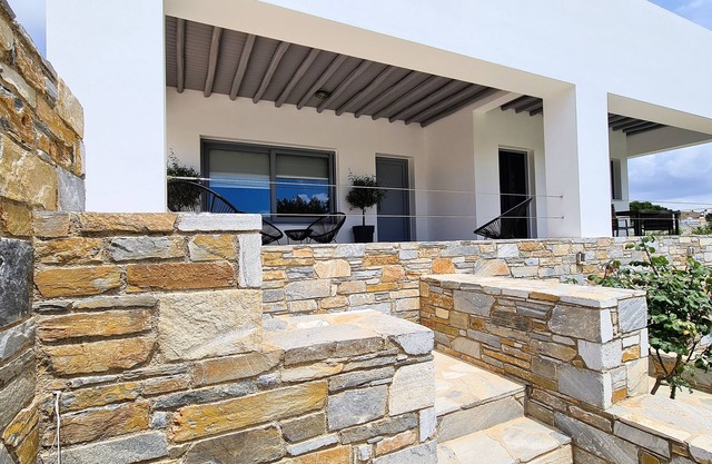 Luxury, functionality and modern aesthetics in the Cycladic landscape