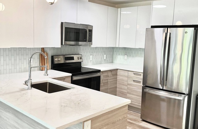 Luxury Furnished 2 Bed Apartment in Quincy