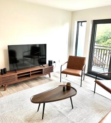 Luxury Furnished Apartment in Heart of Quincy