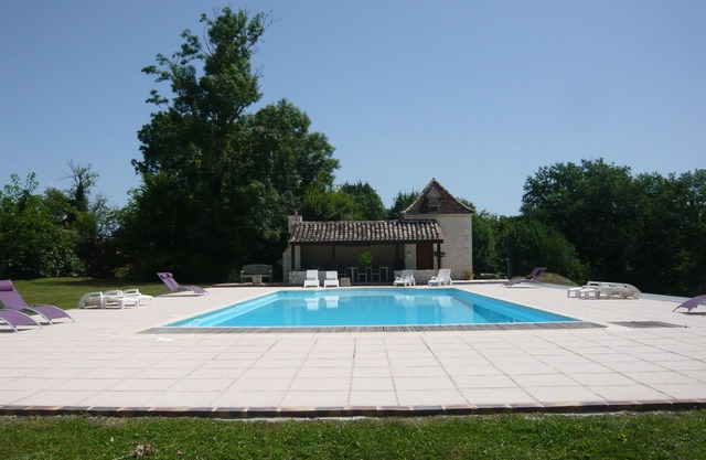 luxury gite for couples, no children. Peace, great views, large pool and spa.