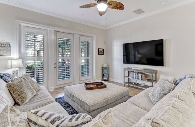 Luxury ground level condo. Golf cart, bikes, included.