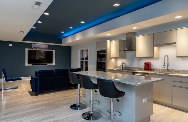 Luxury Guest Apt next to Uptown, Fine Dining, Greenway and Parks