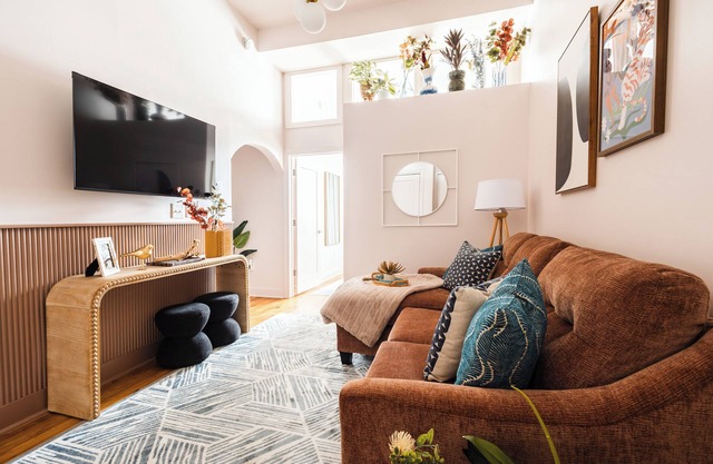 Luxury Historic Downtown Apt w/Parking | 360 King