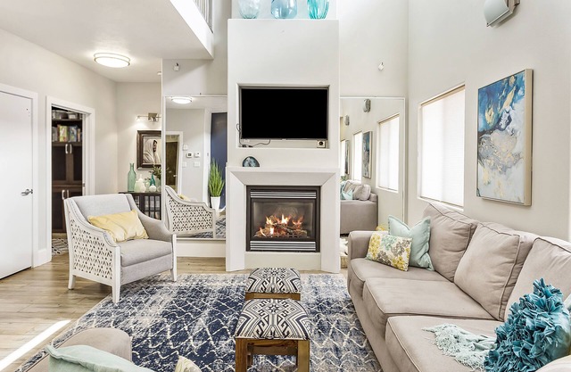 Luxury Home w/5 Bath, Indoor BBall Court, Comfortably 30+ Idaho Falls