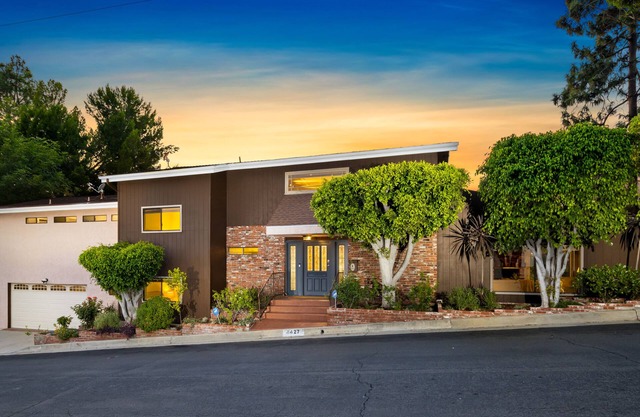 Luxury Home with City View - Close to LA