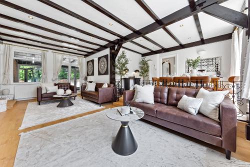 Luxury Home with Gym, Playground, Sleep 16