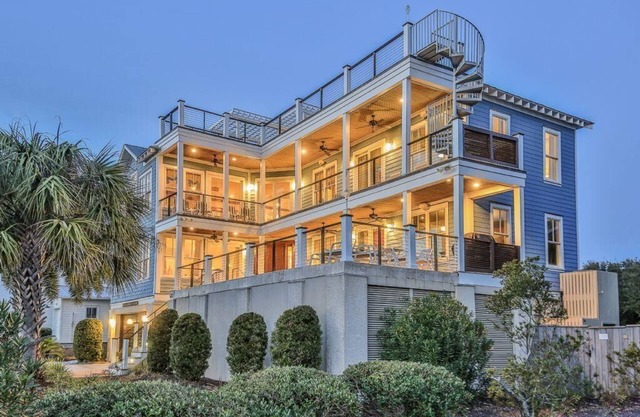 Luxury Home with Private Pool, Hot Tub, & Rooftop Terrace! Ocean Views, Beach Across Street