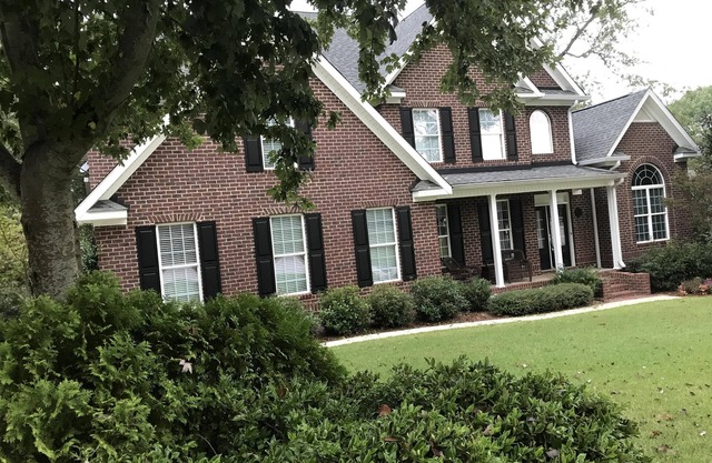 Luxury home, wooded setting, Great location. Close to many attractions.