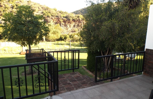 Luxury Honeymoon waterfront Cabin Mountain View 1 & Restaurant