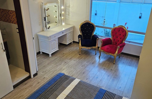 Luxury house in Bogota, Col, central, patio, fireplace, bbq, jacuzzi, 12 people