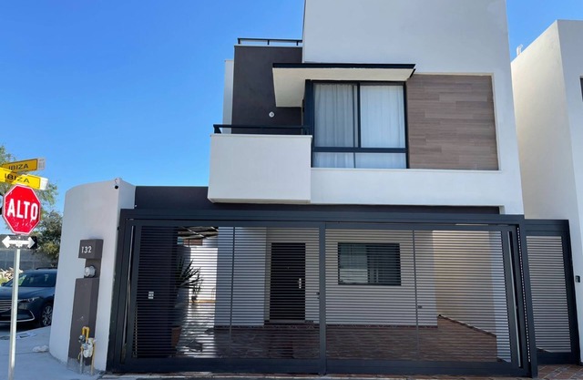 Luxury House with pool 10 minutes from the Airport