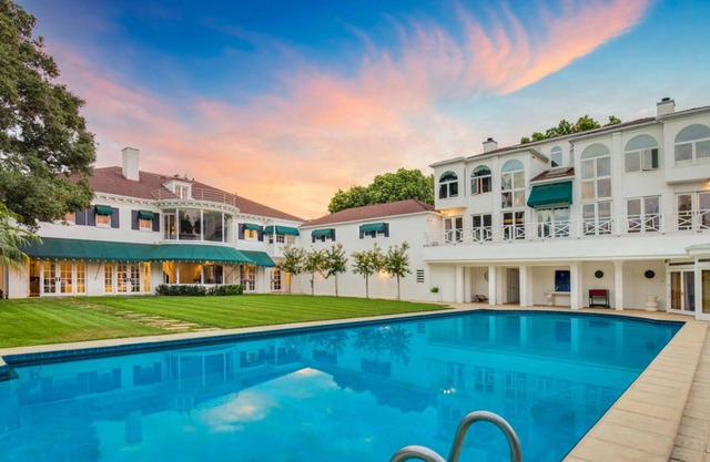 Luxury House with 5 bedrooms in Miami Beach