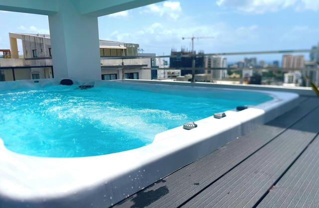 Luxury in Naco 2BR: Pools, gym, views, bars and more