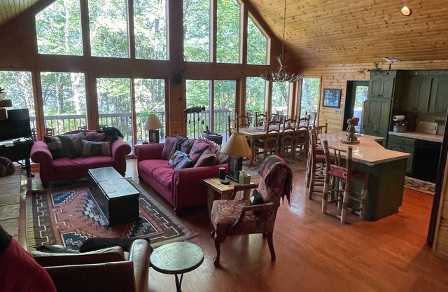 Luxury Lake Home for large group getaways