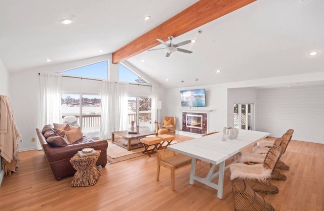 Luxury Lakefront Escape - 25 mins from Lake Geneva w/Boat Rental