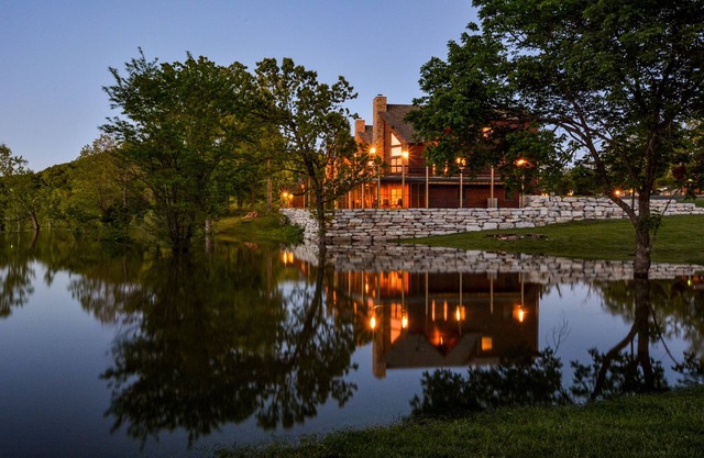 Luxury Lakefront Resort Chalet 4~2 Pools~FREE Amenities~Dock~MiniGolf~Waterslide