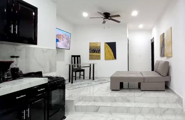 Luxury Lakeview Condo Fastest WIFI Golf Cart Help