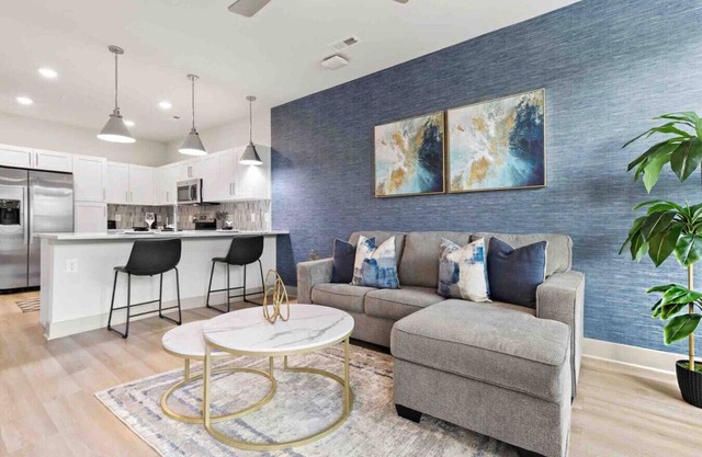 Luxury Living 5 Min From Downtown