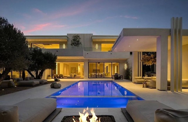 Luxury Living with Endless Horizon Views