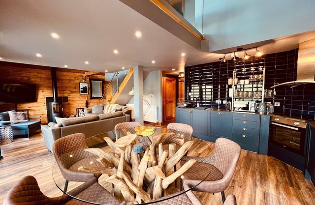 Luxury Loch Ness lodge with hot tub & sauna
