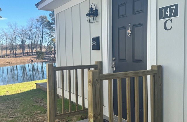 Luxury Lodging, Lakefront View, King Bed w/Private Bath, Patio