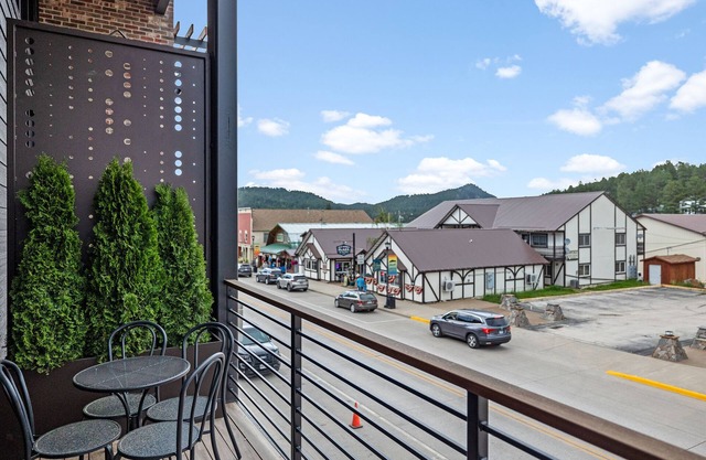 Luxury Loft 6 Overlook Main Street