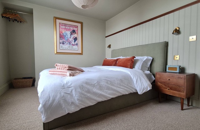 Luxury loft apartment in Trinity Square next to Margate Old Town, with sea views