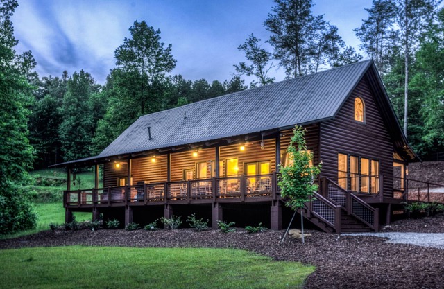 Luxury Log Cabin w/Spacious Great Room On Trout Stream w/playground & hot tub