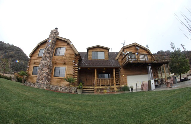 Luxury Log Home Resort, 10 bedrooms on 22 Acres, surrounded by its own mountains