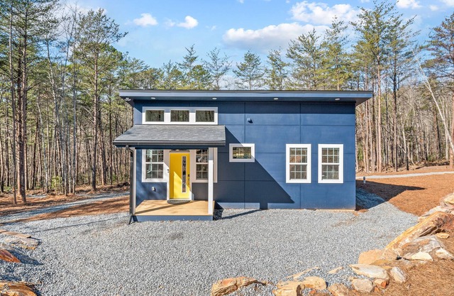 Luxury Modern 2BR cabin near Chimney Rock