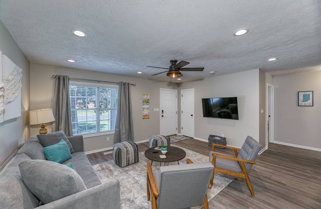 Luxury Modern 3bed/2bath house, walk to DT Fishers
