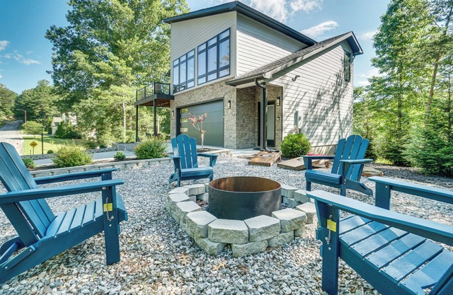 Luxury Modern Home on Golf Course w/Game Room!