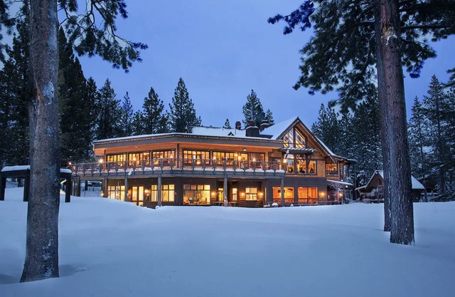 Luxury Mountain Lodge - 5BR w/hot tub, game room & resort-level amenities