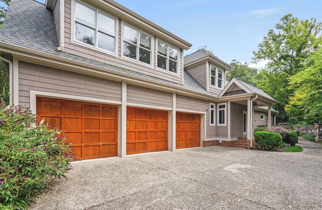 Luxury near UNC - 5 King Suites, Pool, Game Room, Spacious