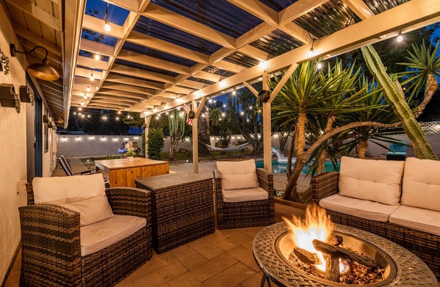 Luxury Oasis in LA: Casa Palmera with Pool, BBQ & Modern Comforts